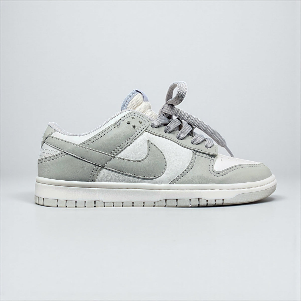 Modelo SB Dunk Low-Cinza