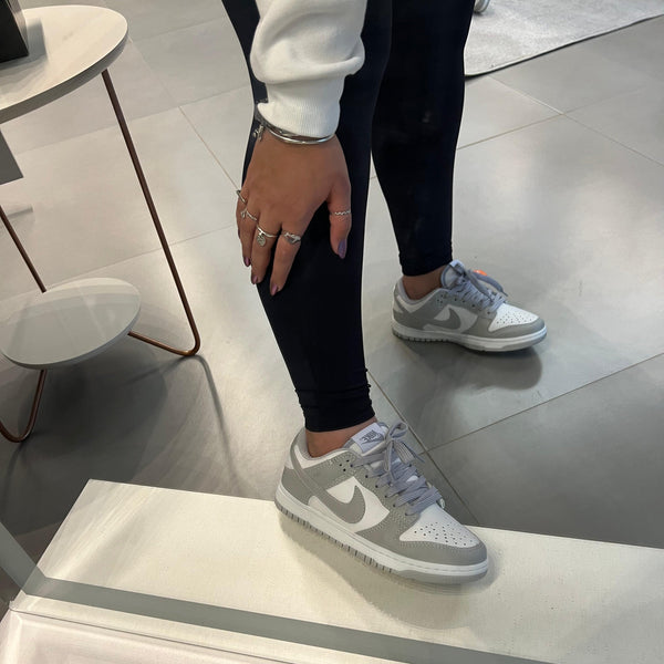 Modelo SB Dunk Low-Cinza