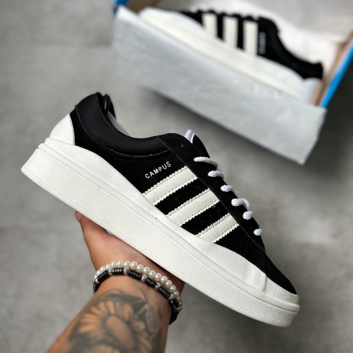 Modelo Campus Bad Bunny Preto com Branco