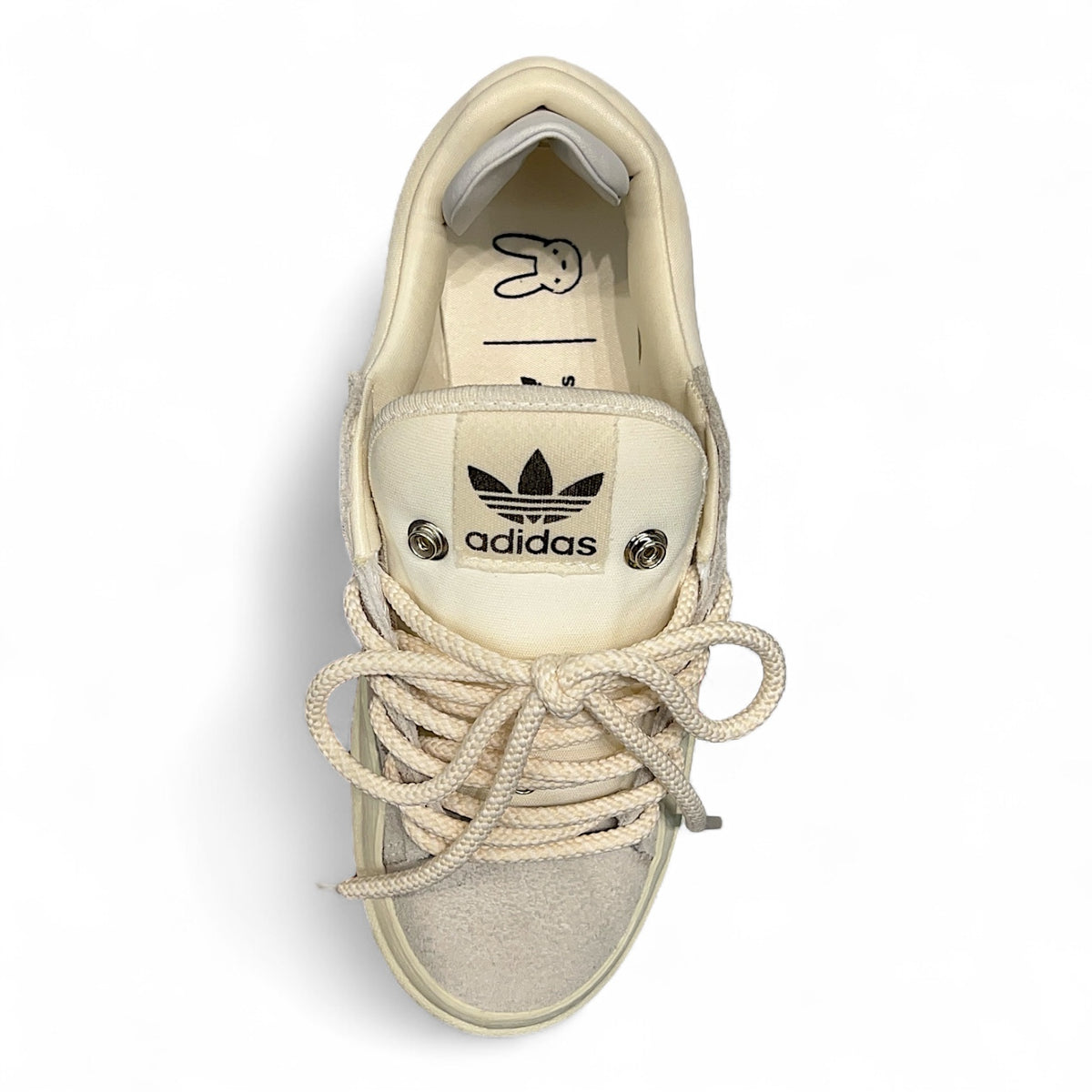 Modelo Campus Bad Bunny Bege