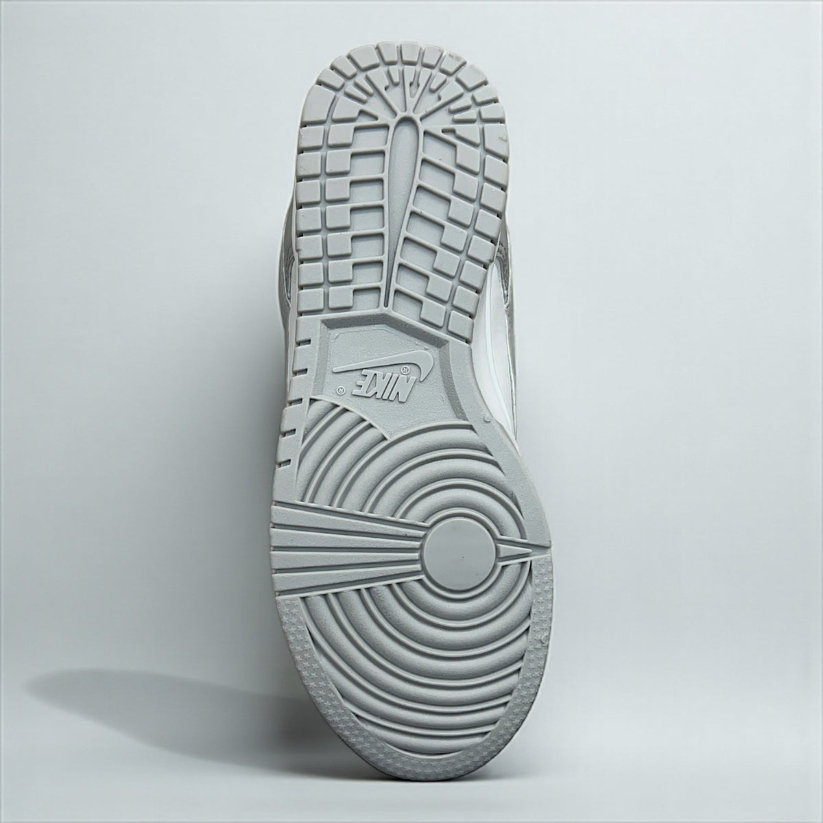 Modelo SB Dunk Low-Cinza