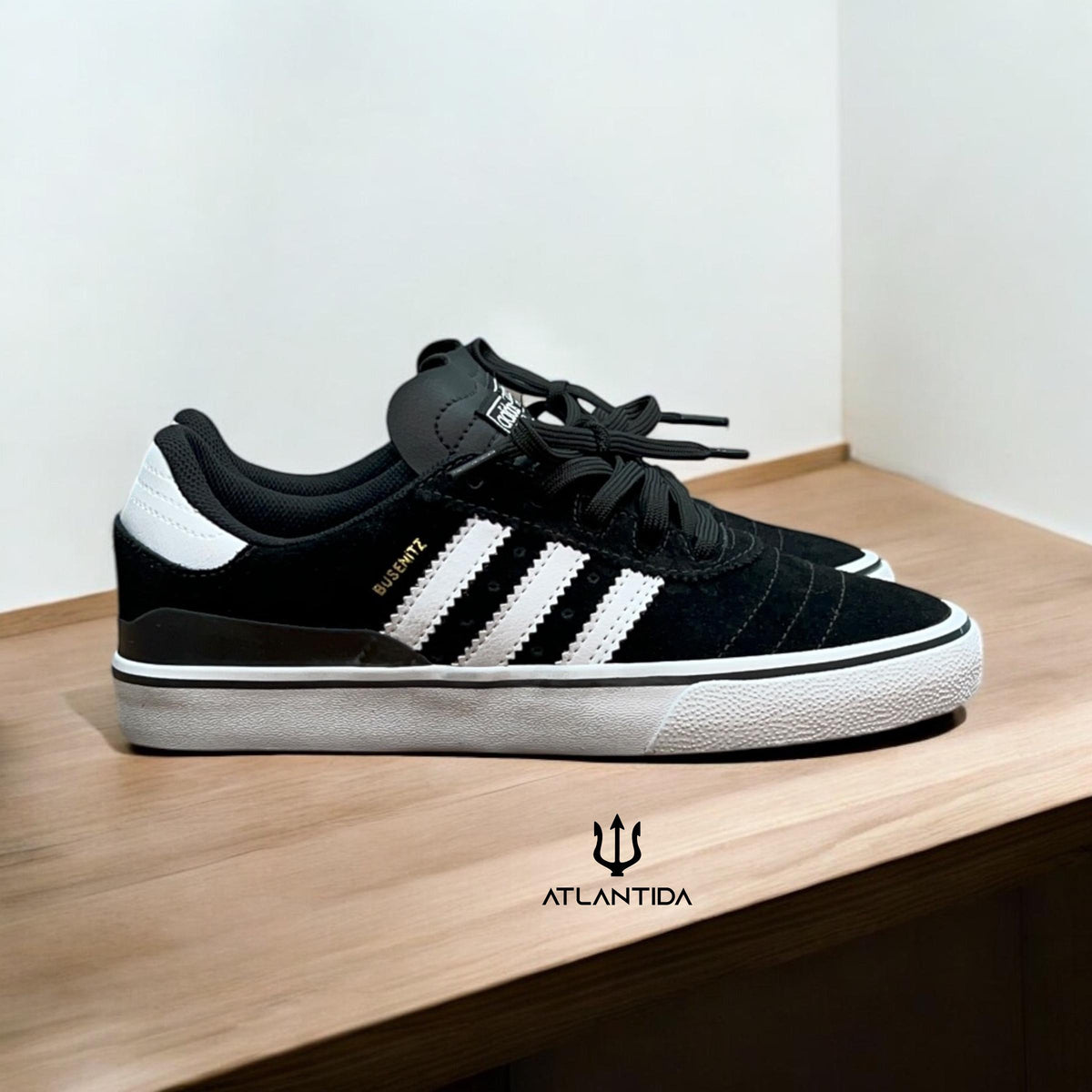 Modelo Busenitz - Preto/Branco