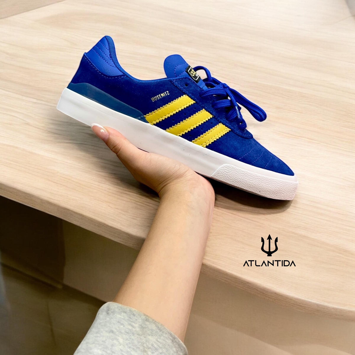 Modelo Busenitz -Azul Royal/Amarelo